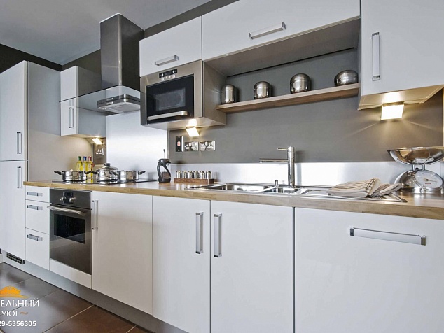 Кухня в современном стиле с белыми матовыми фасадами фото с ценой