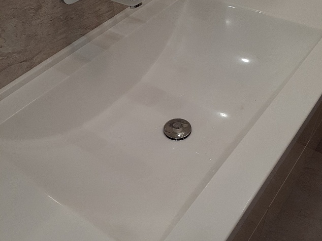 Современный комод в ванную под раковину