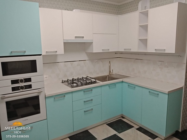 Кухня белый глянцевый верх и нежно-голубые нижние фасады фото с ценой